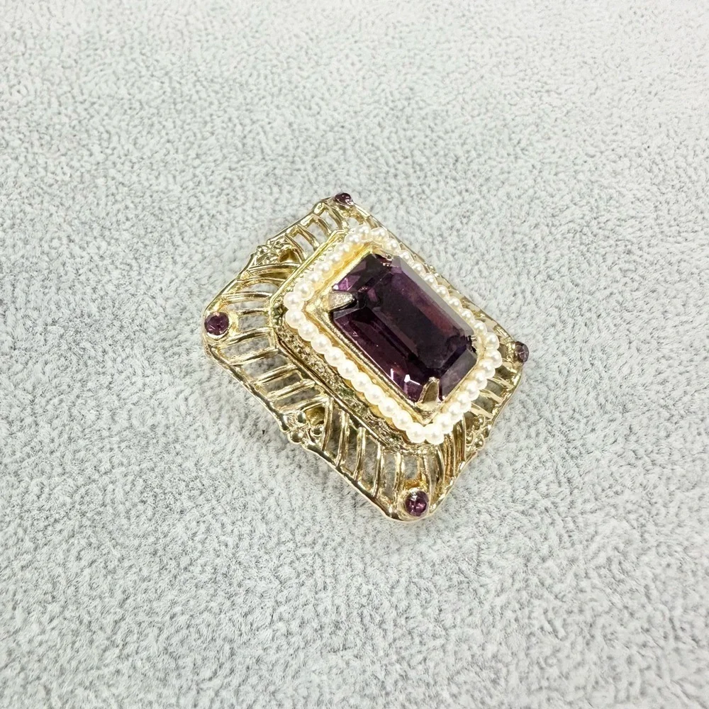 Vintage Coro Gold Tone Faceted Purple Glass Rhinestone Faux Pearl Brooch Pendant